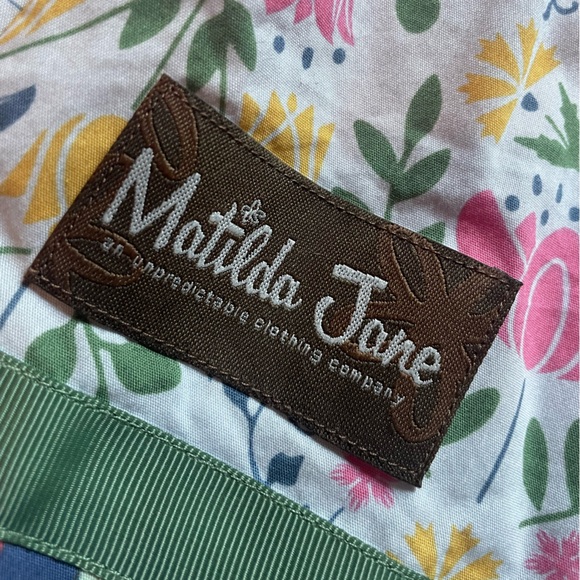 Matilda Jane Gold Star Long-Sleeved Dress.  Excellent condition.  Size 8. - Picture 8 of 8